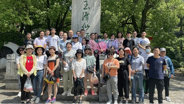 建設(shè)一個(gè)花園式、美美的降解塑料袋生產(chǎn)廠家！